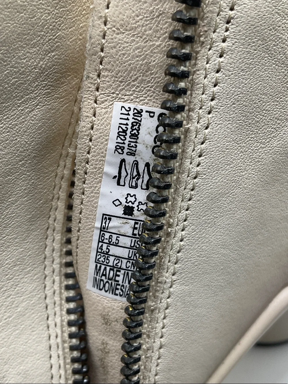 Ecco Women's Cream Front-Zip Platform Ankle Booties, Size 37 6/6.5 small mark.
